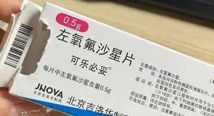 为啥有时候挂水，输液瓶上写着「百事必妥」？