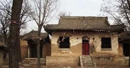 古人为什么「宁宿荒坟，不住破庙」？