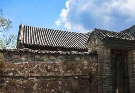 古人为什么「宁宿荒坟，不住破庙」？