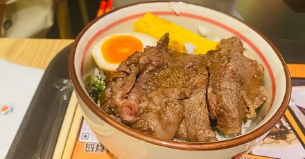 日料店都卖的「丼」到底是什么？