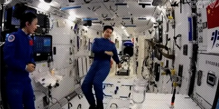 为什么宇航员在太空经常闻到烤肉味？